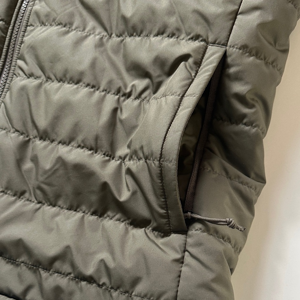 The North Face Mossbud Reversible Vest - Picture 7 of 11
